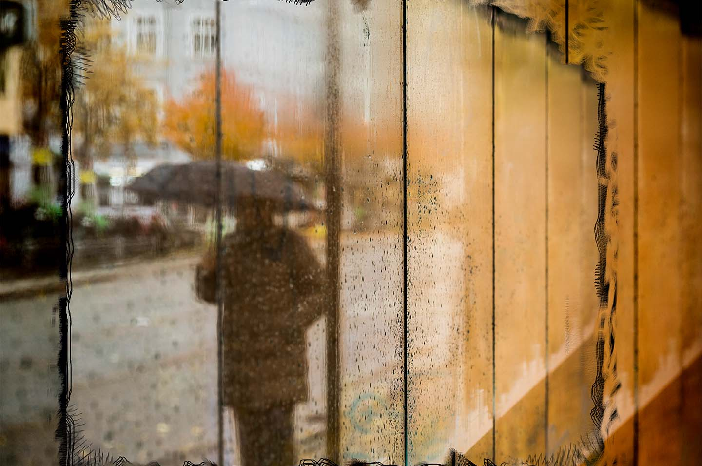 Orange Bus Shelter av Klint fotografi