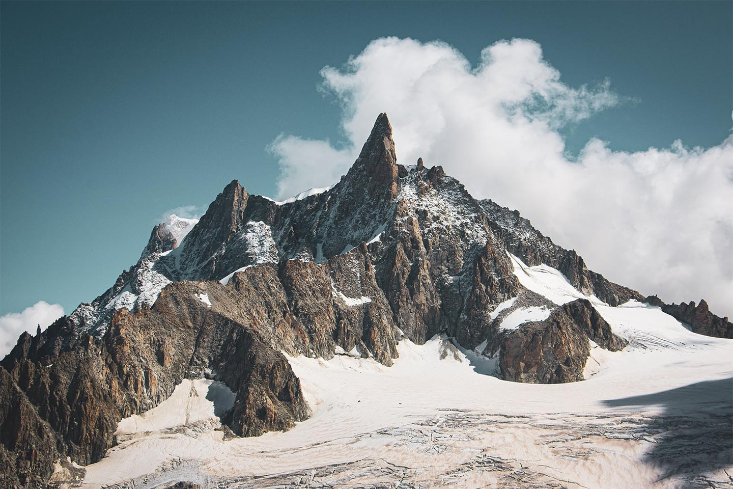 Spiky mountains in the Alps av Rasmus Gundorff Sæderup